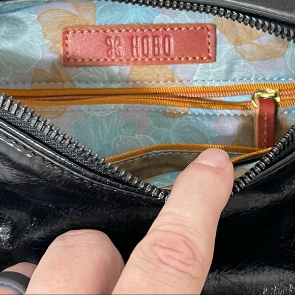 Hobo Alexis Black Leather Shoulder Bag - Picture 7 of 15